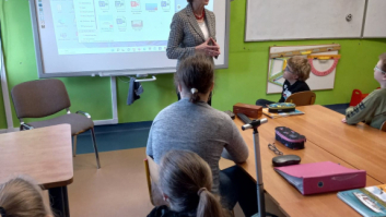 Lekcja z Panią Marią w klasie 3