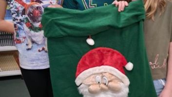 Mikołajkowa loteria w bibliotece