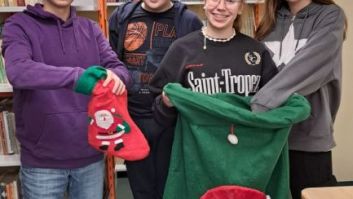 Mikołajkowa loteria w bibliotece