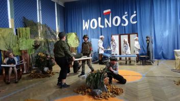 Przedstawienie "Wolność" przygotowane przez klasę 6a i 6b